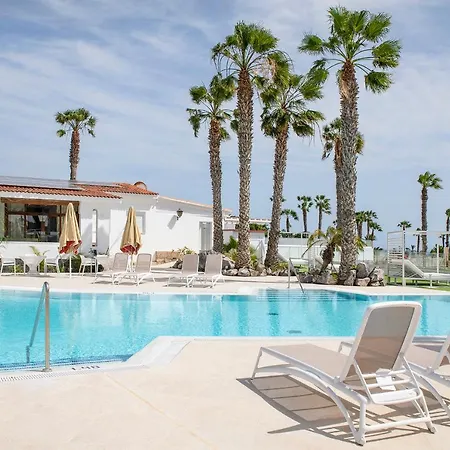 The Club - - Dining - Events דירה *